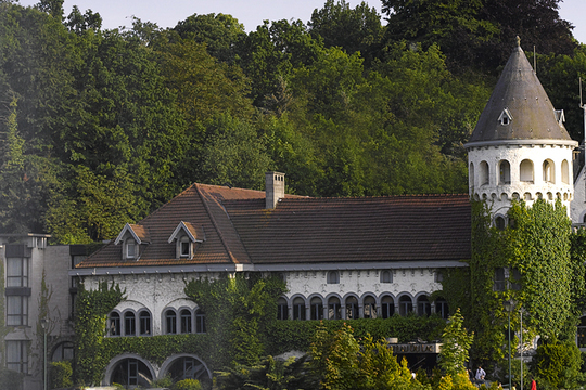 Martin’s Chateau Du Lac